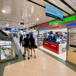 Sim Lim Square (D7), Shop House #584131321